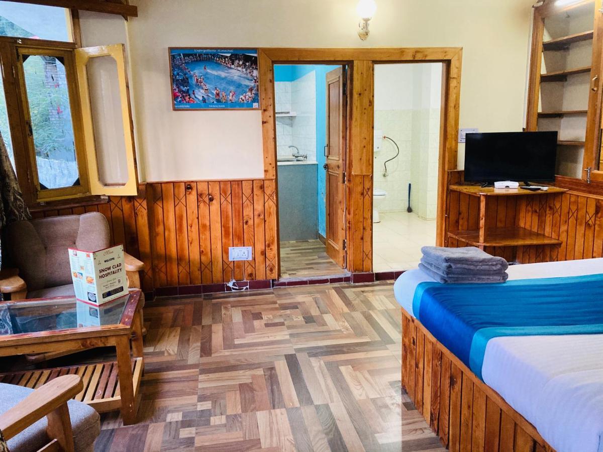 Woods Villa- A Luxury Mountains View Cottages Manāli Exteriör bild