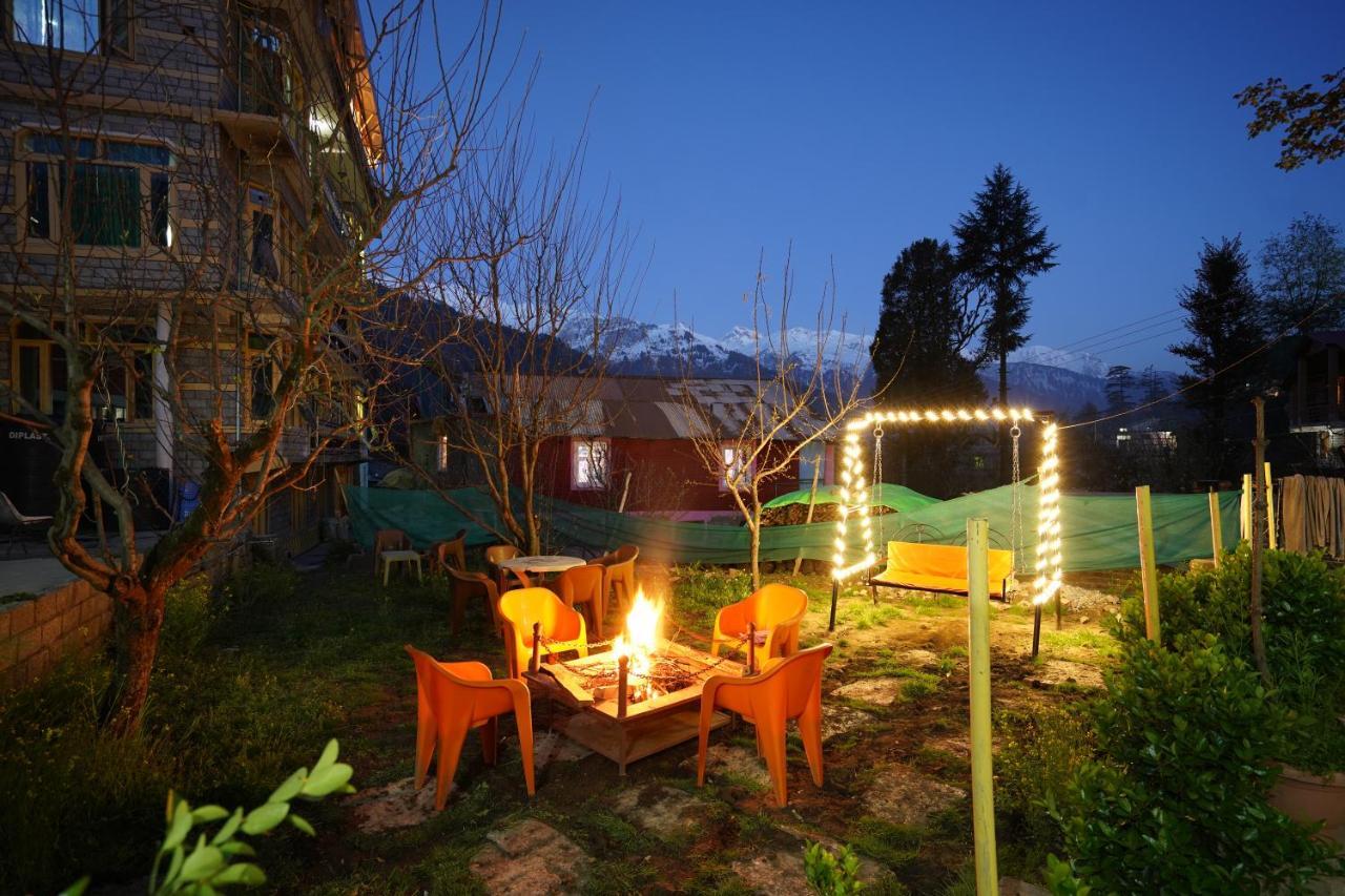 Woods Villa- A Luxury Mountains View Cottages Manāli Exteriör bild