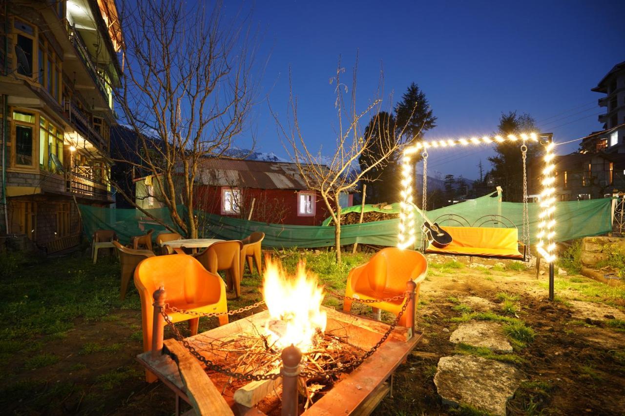 Woods Villa- A Luxury Mountains View Cottages Manāli Exteriör bild