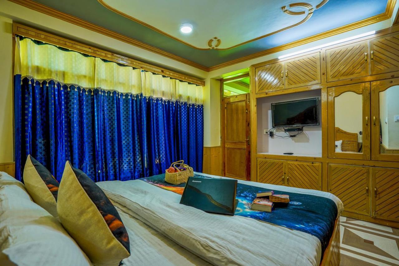 Woods Villa- A Luxury Mountains View Cottages Manāli Exteriör bild