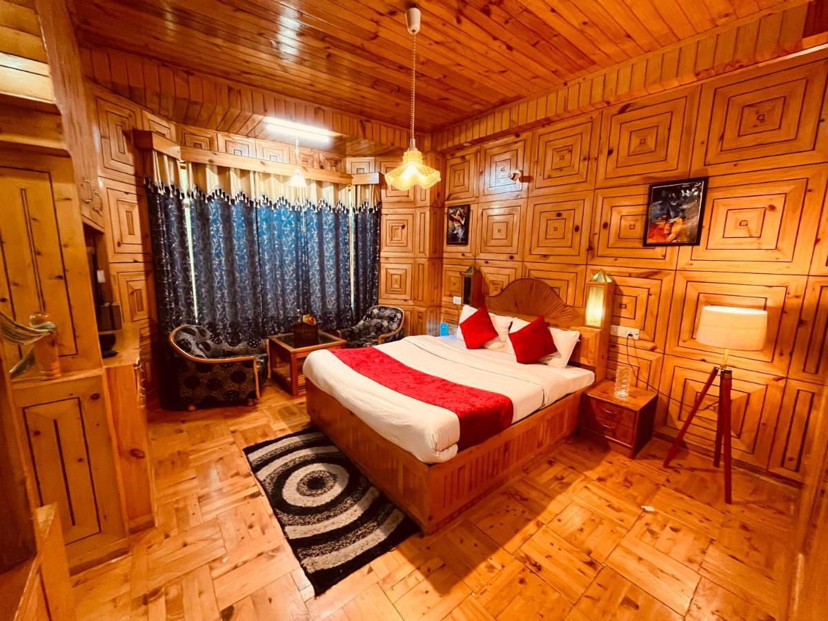Woods Villa- A Luxury Mountains View Cottages Manāli Exteriör bild