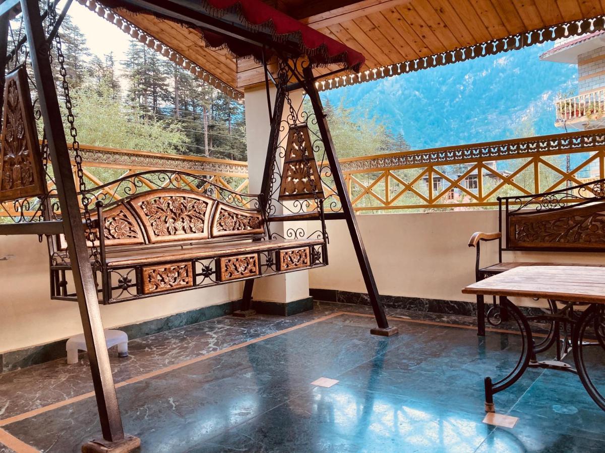 Woods Villa- A Luxury Mountains View Cottages Manāli Exteriör bild