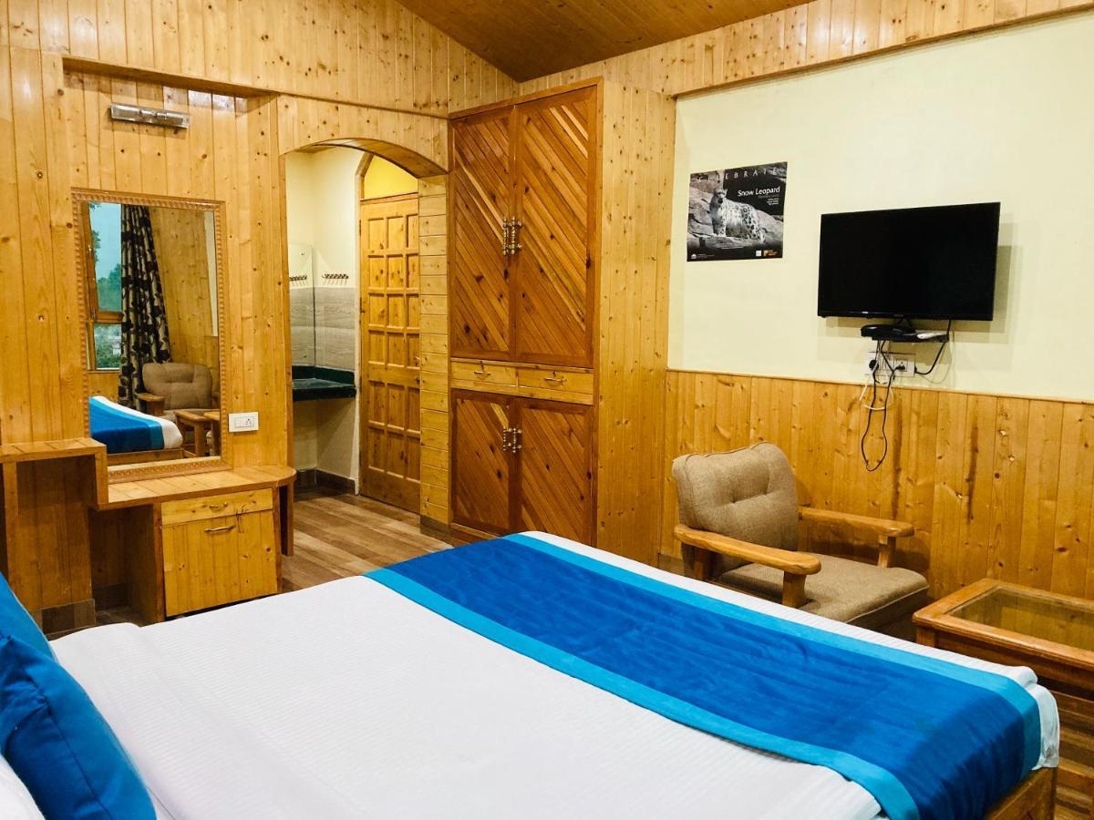Woods Villa- A Luxury Mountains View Cottages Manāli Exteriör bild