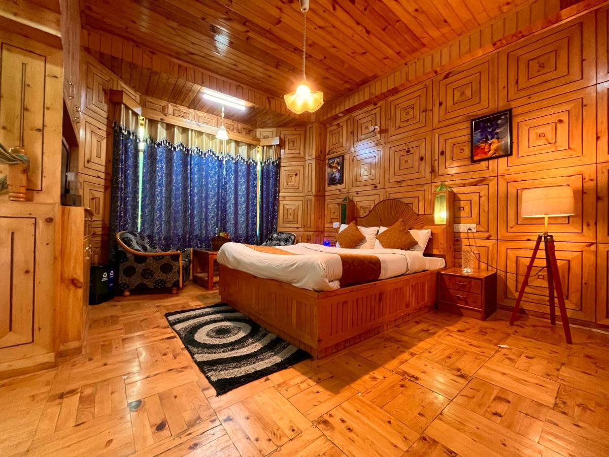 Woods Villa- A Luxury Mountains View Cottages Manāli Exteriör bild