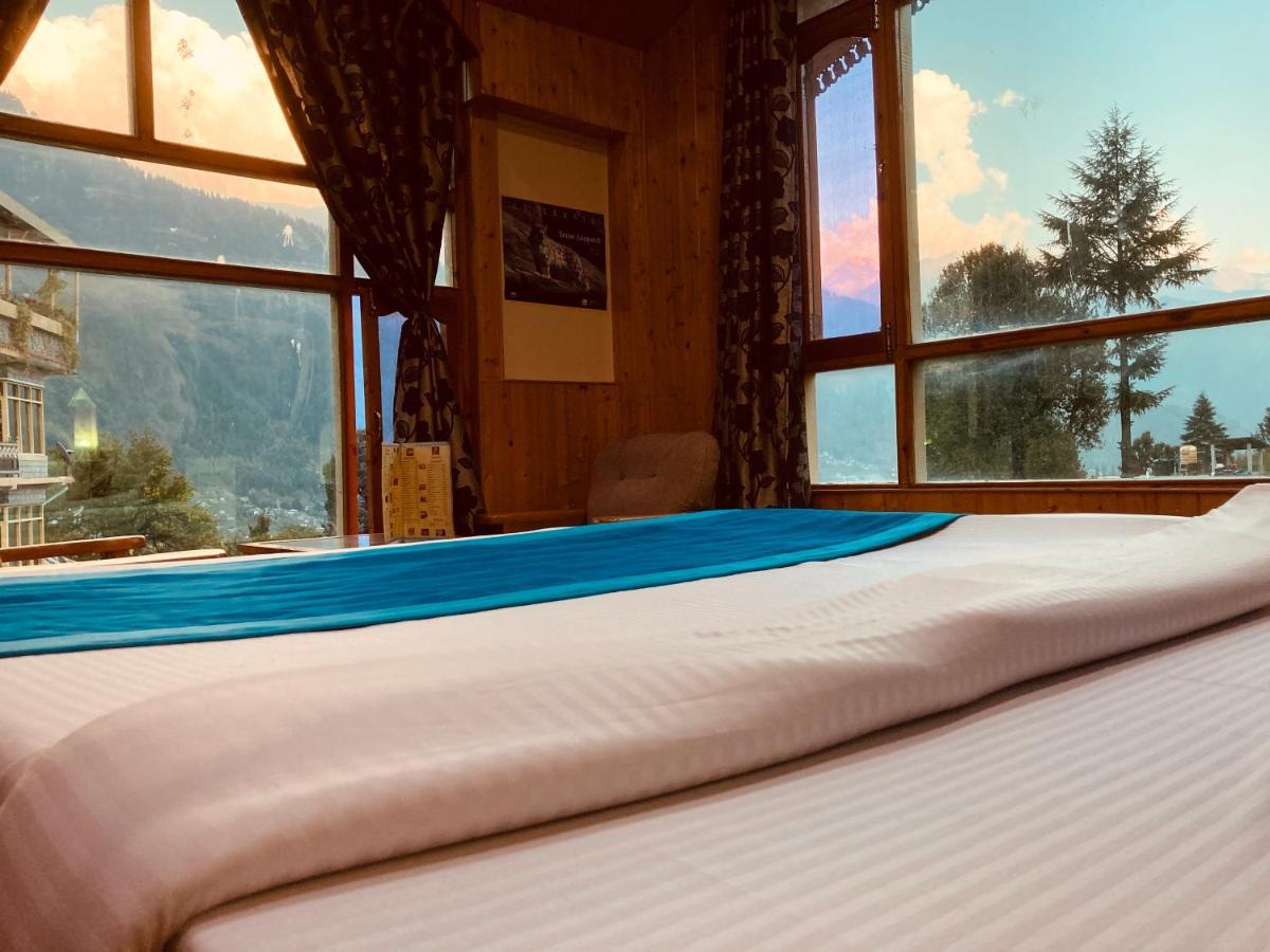 Woods Villa- A Luxury Mountains View Cottages Manāli Exteriör bild