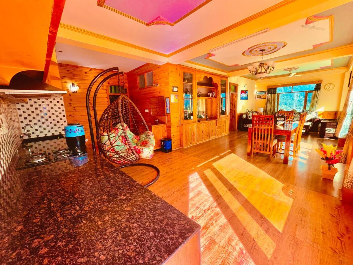 Woods Villa- A Luxury Mountains View Cottages Manāli Exteriör bild