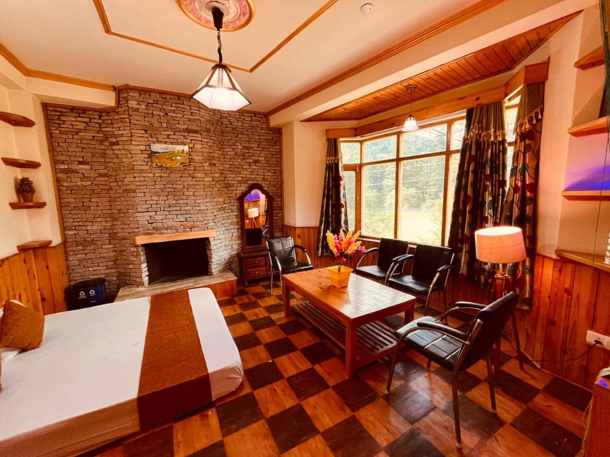 Woods Villa- A Luxury Mountains View Cottages Manāli Exteriör bild