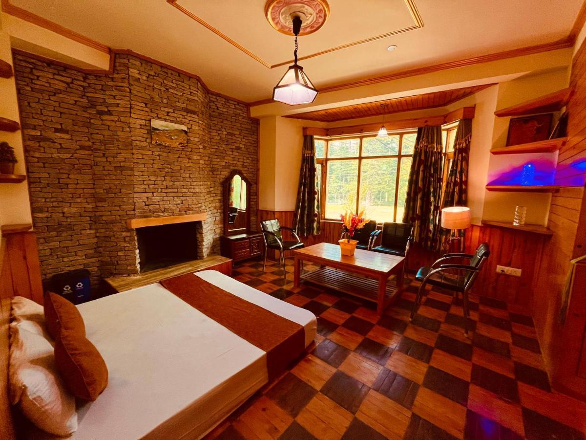 Woods Villa- A Luxury Mountains View Cottages Manāli Exteriör bild