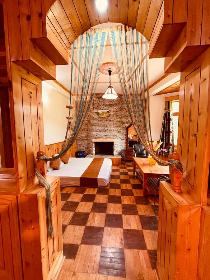Woods Villa- A Luxury Mountains View Cottages Manāli Exteriör bild